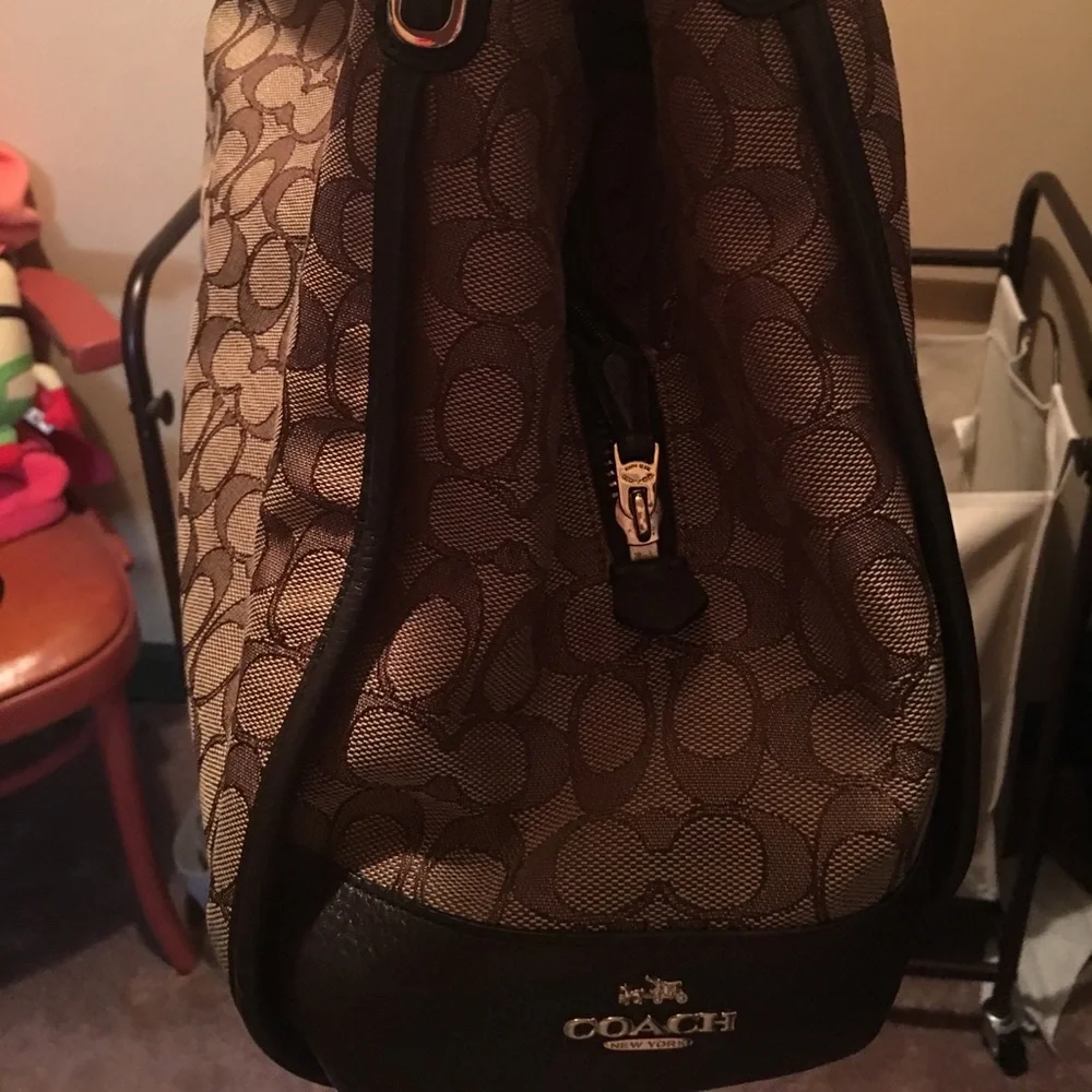 Coach signature handbag - Picture 4 of 8